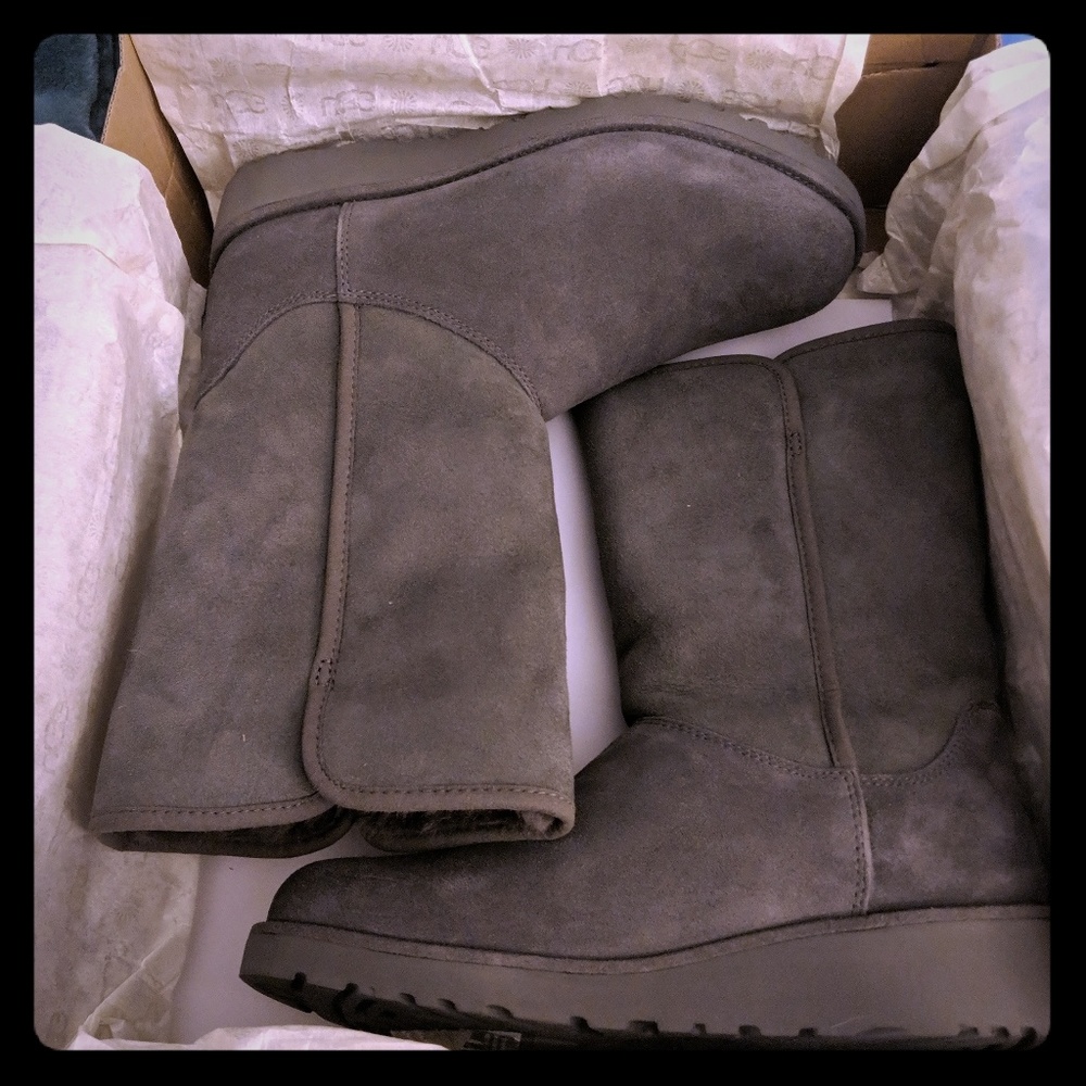 Ugg Boots Amie Grey Size 7 NWT